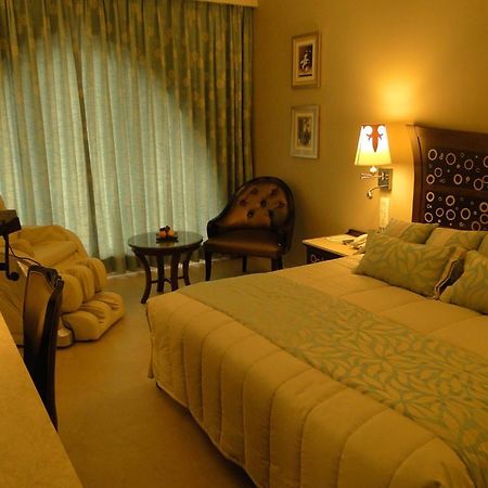 Sai Palace Hotel Мумбаи Экстерьер фото