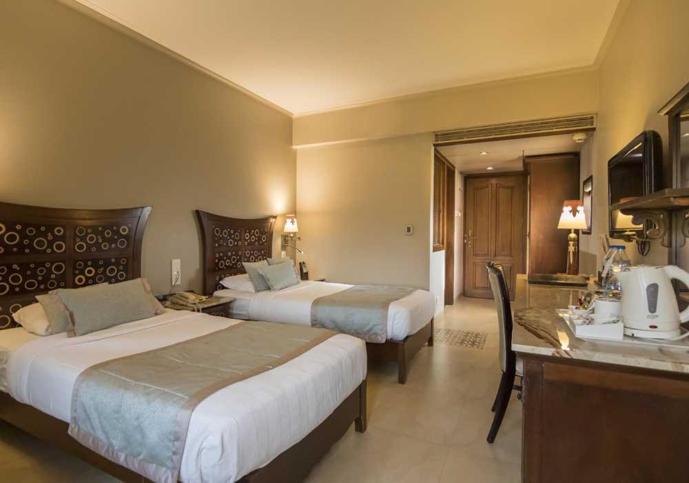 Sai Palace Hotel Мумбаи Экстерьер фото