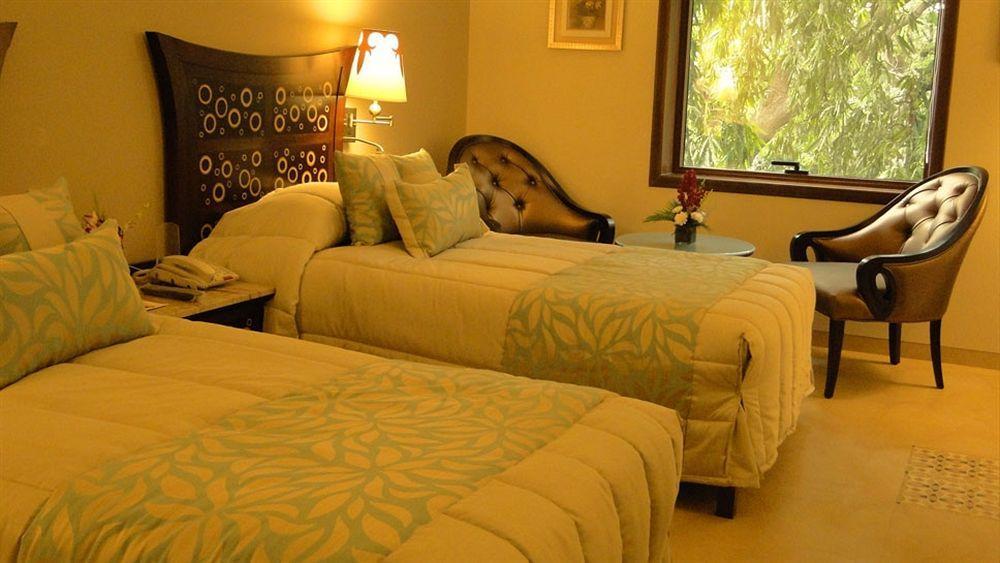 Sai Palace Hotel Мумбаи Экстерьер фото
