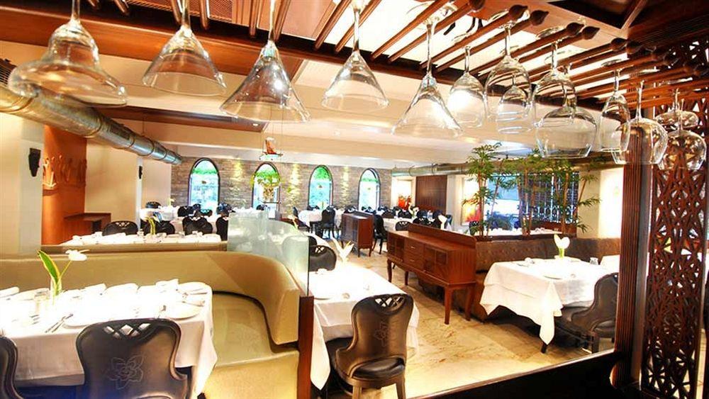 Sai Palace Hotel Мумбаи Экстерьер фото