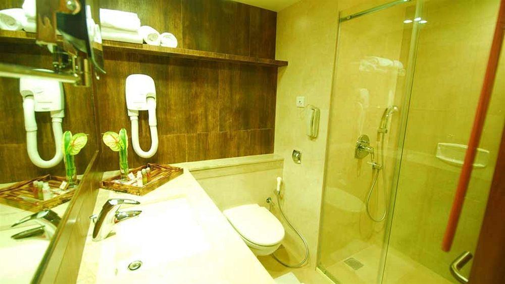 Sai Palace Hotel Мумбаи Экстерьер фото