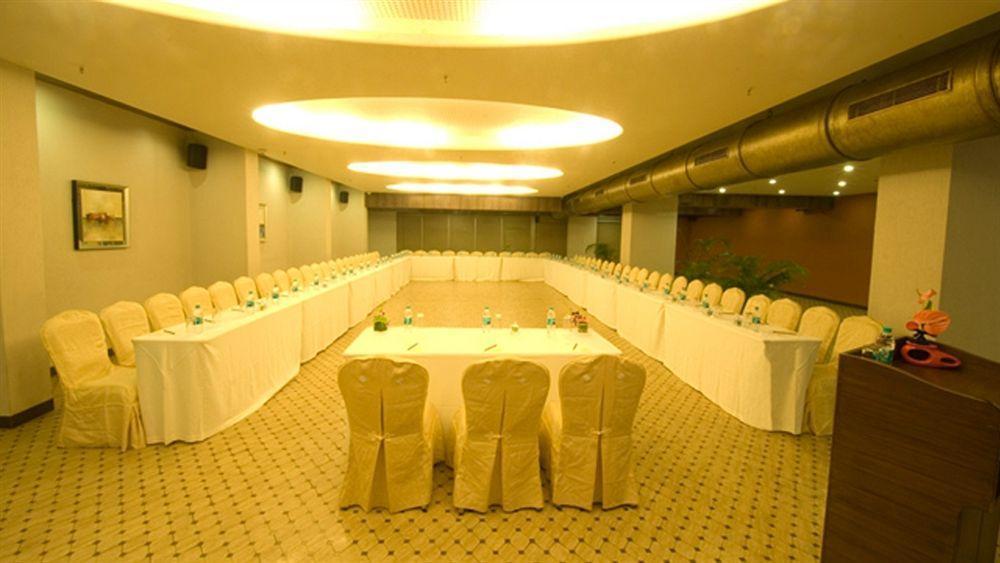 Sai Palace Hotel Мумбаи Экстерьер фото