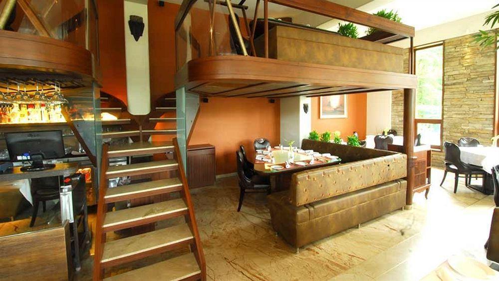Sai Palace Hotel Мумбаи Экстерьер фото