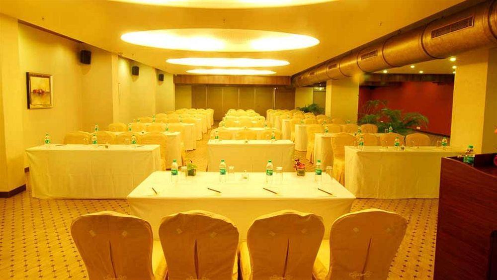 Sai Palace Hotel Мумбаи Экстерьер фото