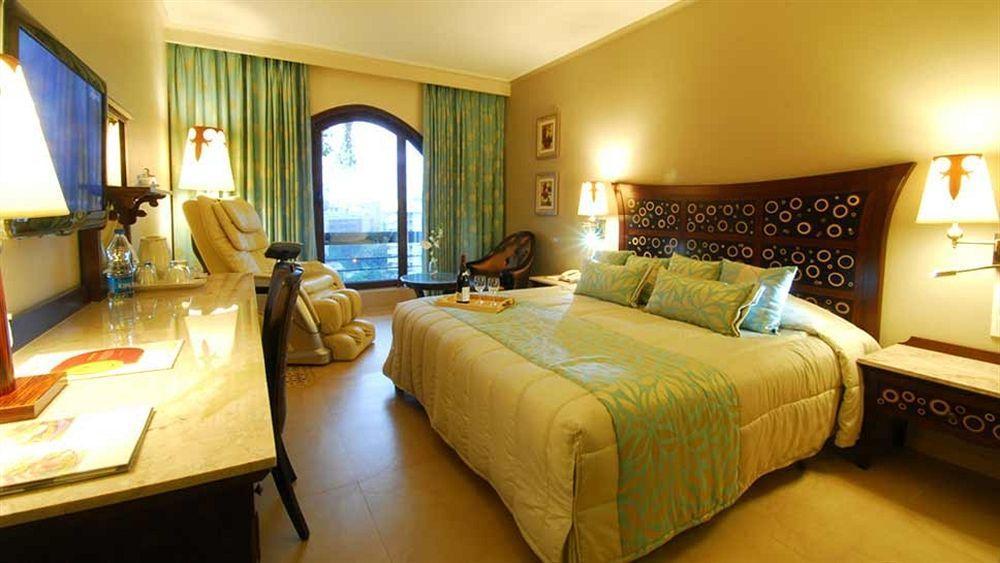 Sai Palace Hotel Мумбаи Экстерьер фото