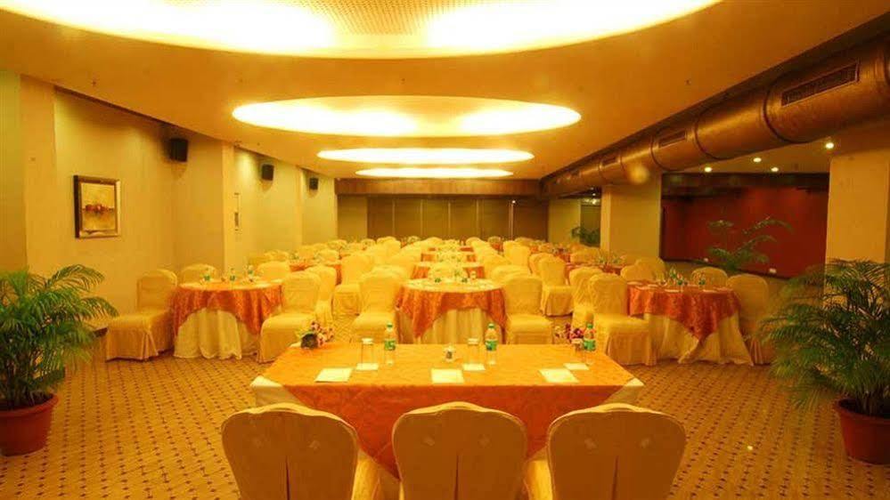 Sai Palace Hotel Мумбаи Экстерьер фото