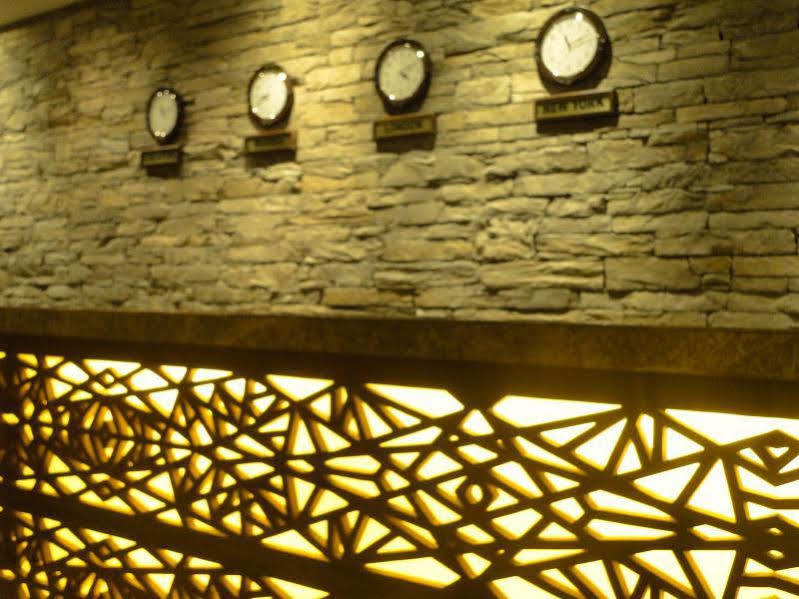 Sai Palace Hotel Мумбаи Экстерьер фото